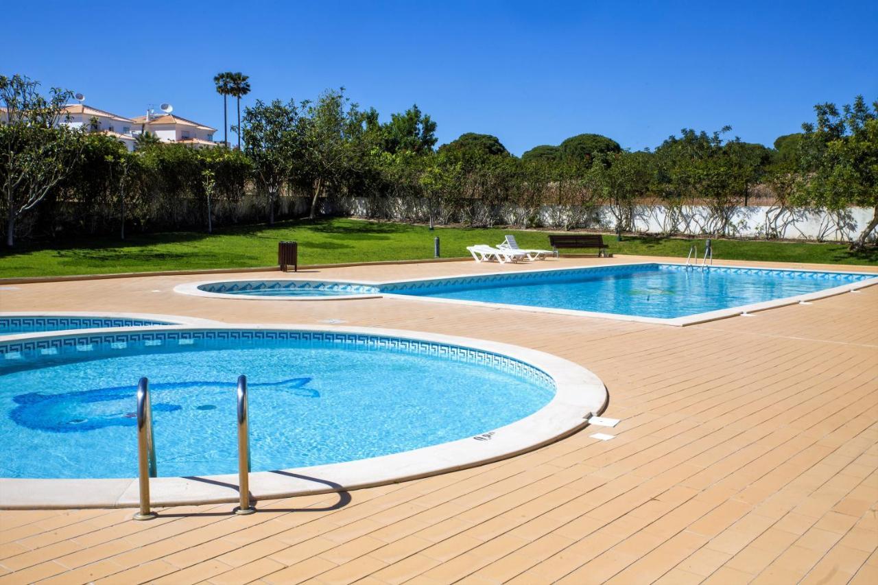 Alfeli-Ap Apartment Olhos de Agua  Luaran gambar
